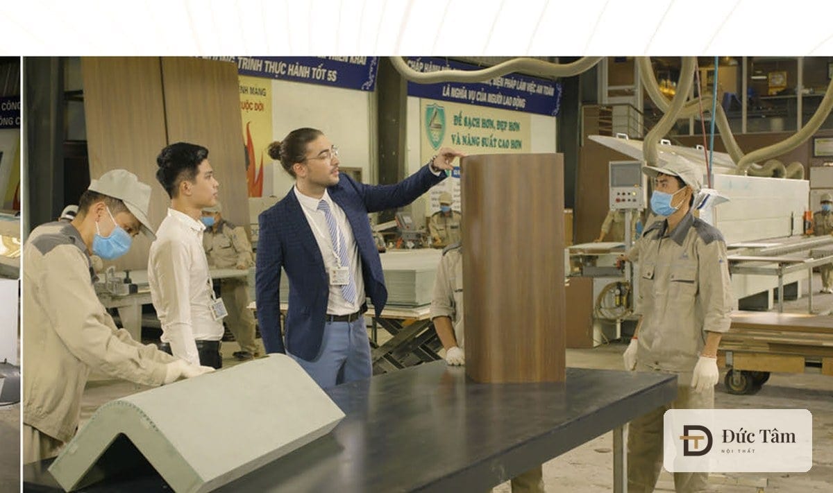 Kiểm tra tấm gỗ trước khi gia công